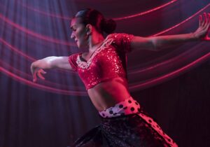 Royal Caribbean Grandeur Of The Seas Entertainment 3 Tdnshx 300x210